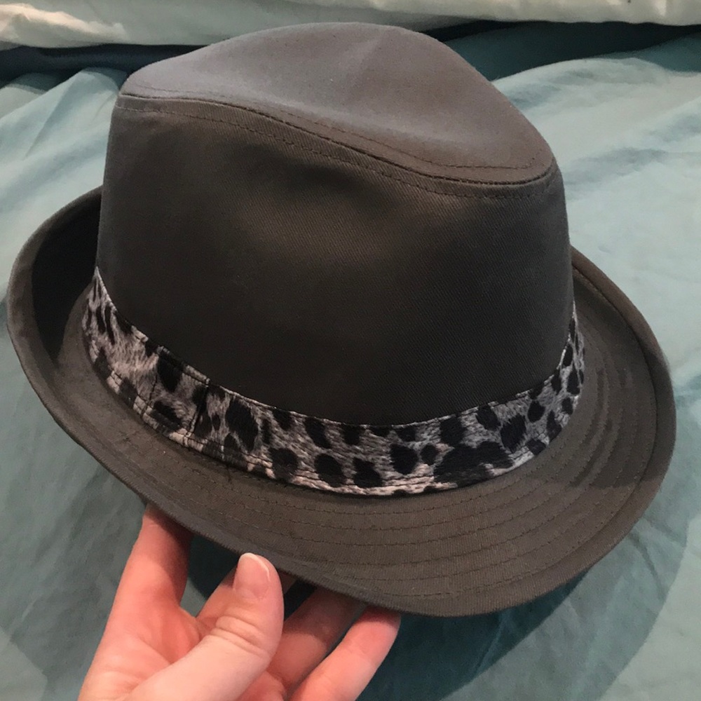 Grey fedora with leopard trim